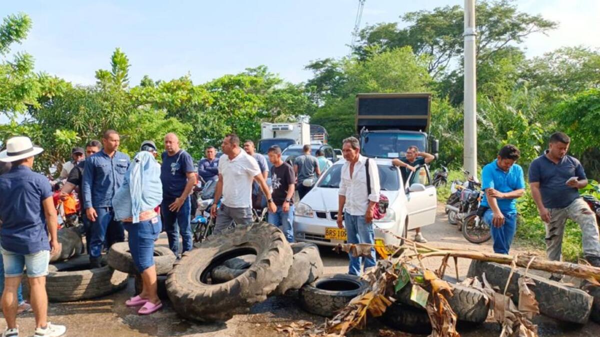Continúan la protesta en el Puente Sogamoso por el mal estado en las vías