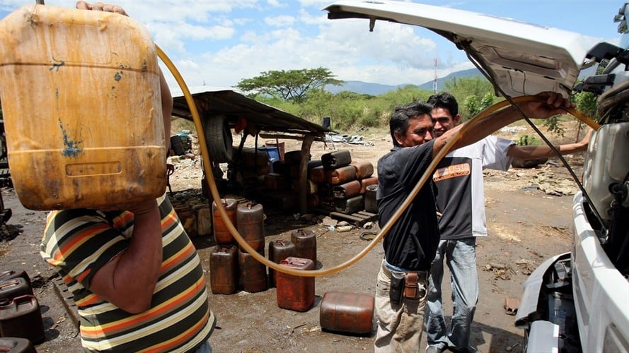 Medidas para frenar contrabando de gasolina en frontera / Foto: Getty Images