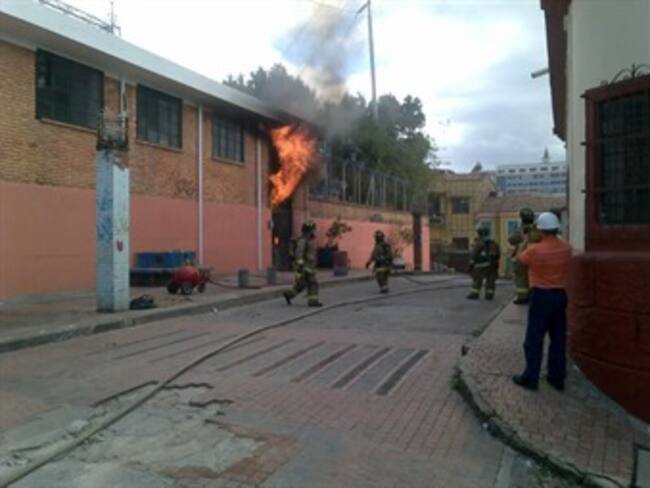 Controlado incendio que dejó dos heridos en Bogotá