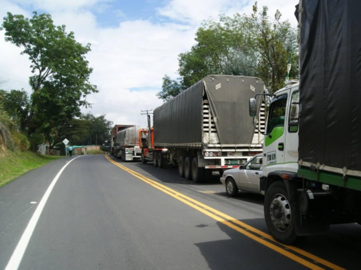 Indígenas atacan a transportadores y periodistas en Monterillas - Caldono al norte del Cauca