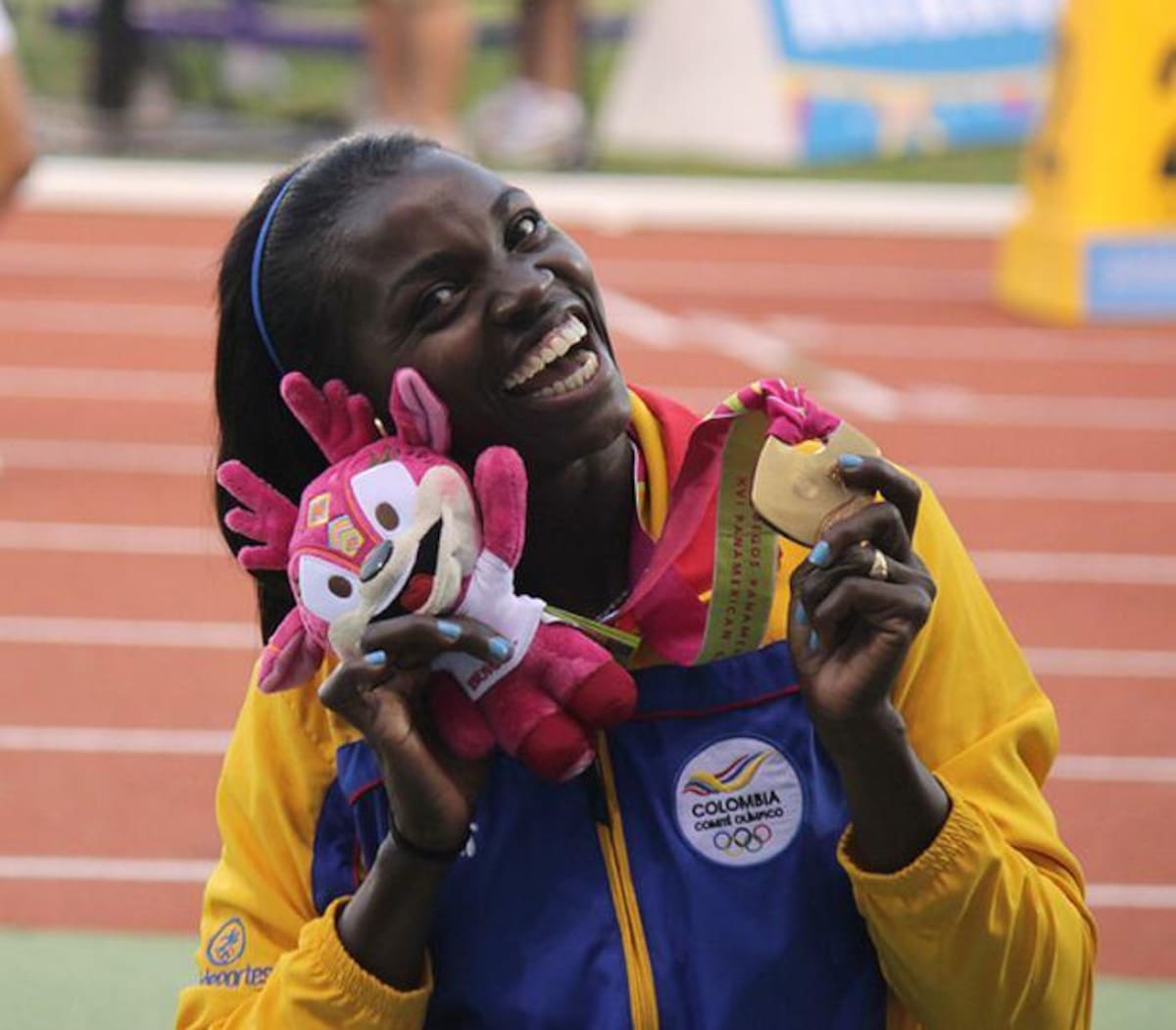 Caterine Ibargüen ganadora de medalla de oro en Atletismo.