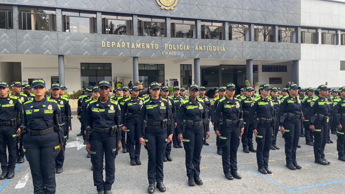 100 policías reforzarán la seguridad en Antioquia, algunos van para Segovia y Remedios