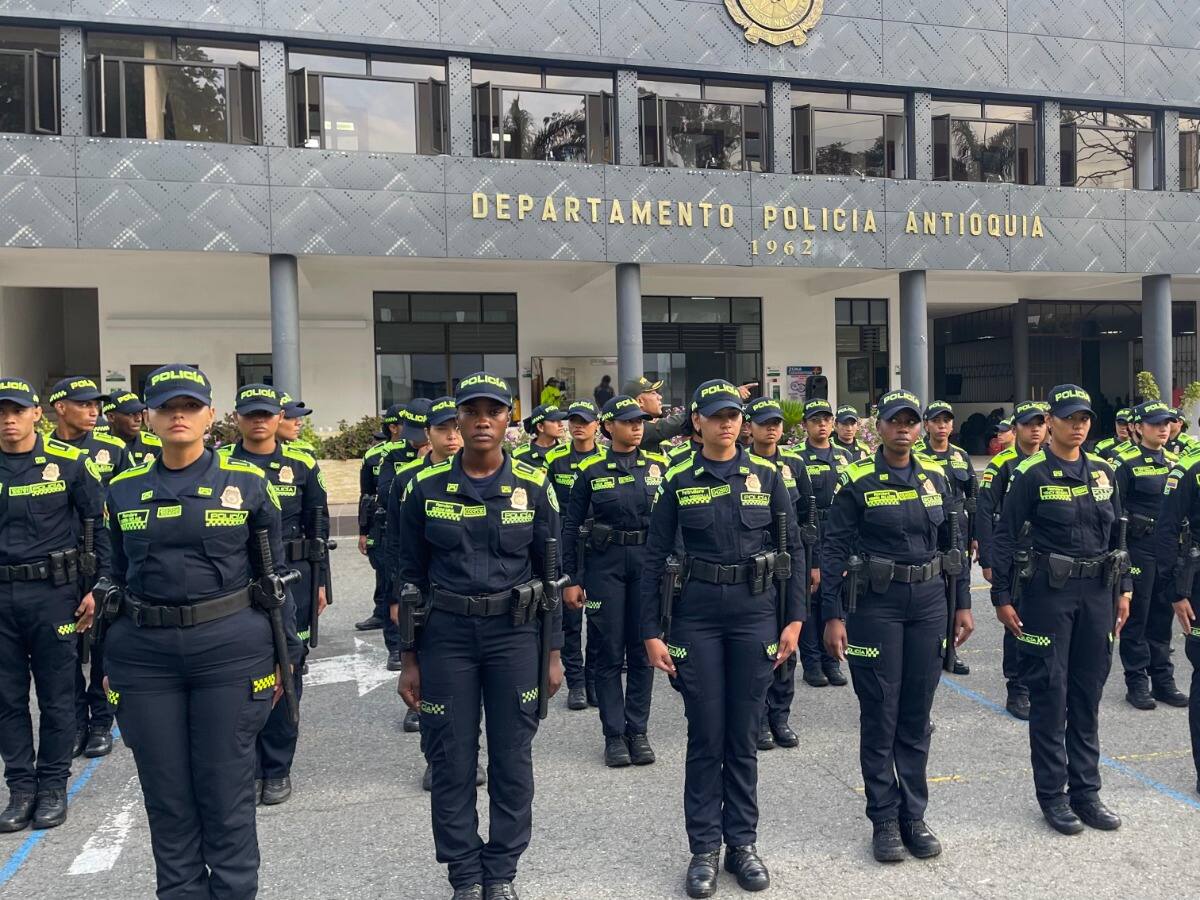 100 policías reforzarán la seguridad en Antioquia, algunos van para Segovia y Remedios