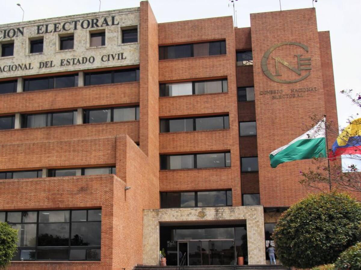 Investigan a 100 notarios por presunto registro irregular de extranjeros