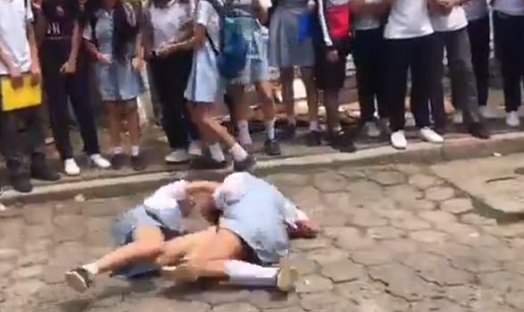 Peleas niñas