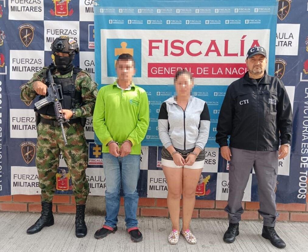 Según el material probatorio, los hoy capturados realizaban inteligencia delictiva a sus víctimas, les exigían plata y, ante la negativa del pago extorsivo, secuestraban al comerciante, procediendo a contactar a sus familiares para pedir dinero por su liberación.
