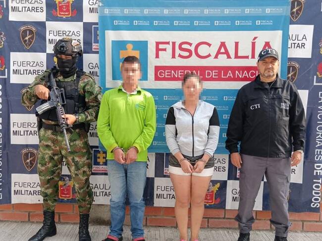 Según el material probatorio, los hoy capturados realizaban inteligencia delictiva a sus víctimas, les exigían plata y, ante la negativa del pago extorsivo, secuestraban al comerciante, procediendo a contactar a sus familiares para pedir dinero por su liberación.