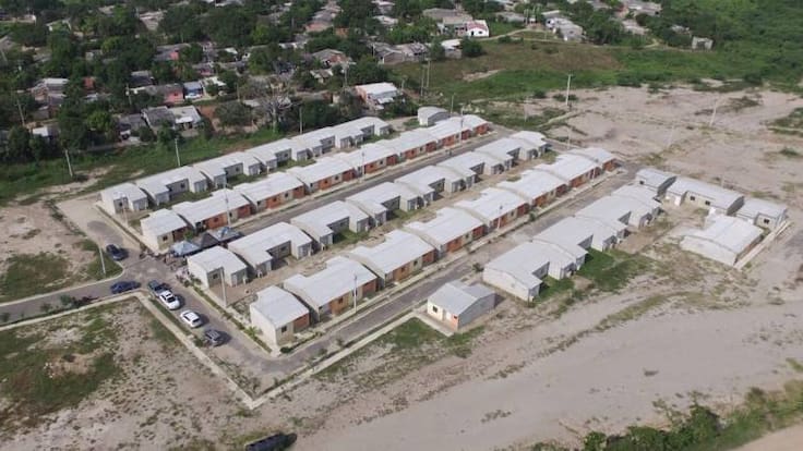 Controversia entre Fondo de Adaptación y Comfenalco sobre casas para damnificados