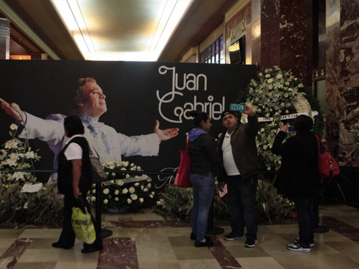 "Lo que se ve no se pregunta", Julio Sánchez Cristo despide a Juan Gabriel