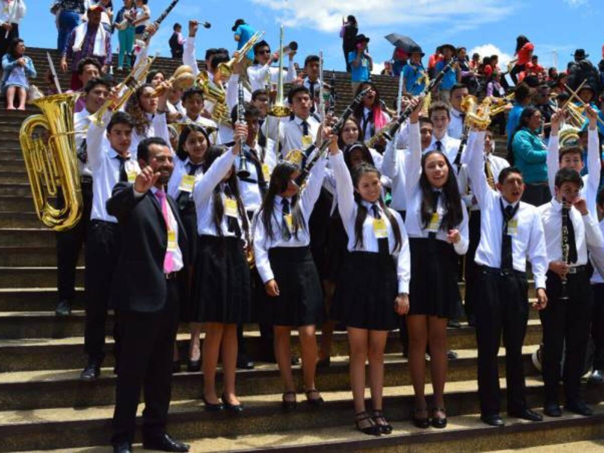 Por votaciones al plebiscito, fue aplazado el concurso nacional de bandadas de Paipa, Boyacá