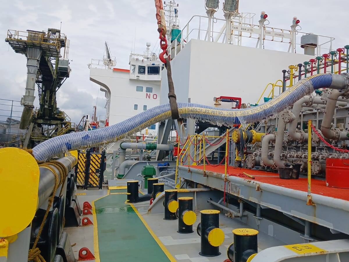 Tumaco se prepara para llegada de combustible importado de EEUU