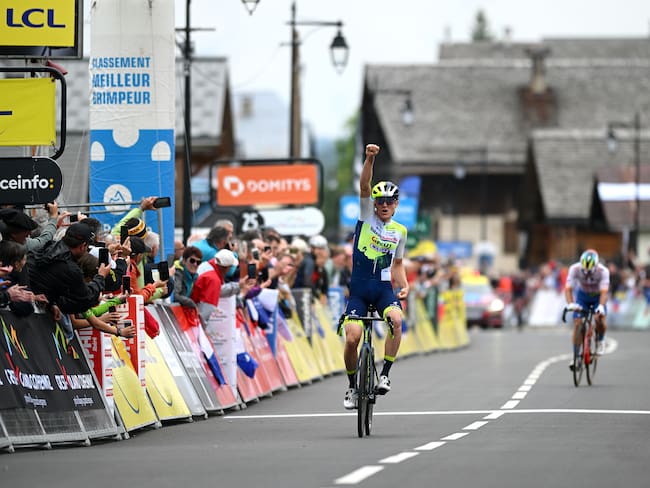 Georg Zimmermann celebra la victoria en la sexta etapa del Critérium del Dauphiné. (Photo by Dario Belingheri/Getty Images)