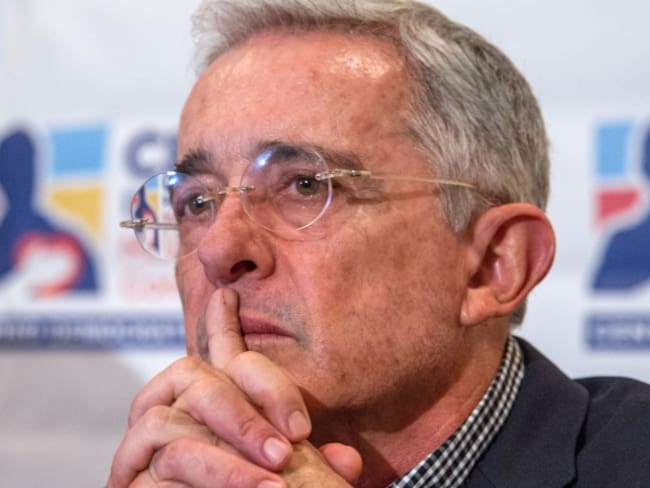 Presidente del Senado ya tiene la carta de renuncia de Uribe