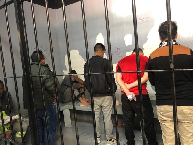 Arrancó el traslado de 310 detenidos por hacinamiento en las estaciones de Bogotá