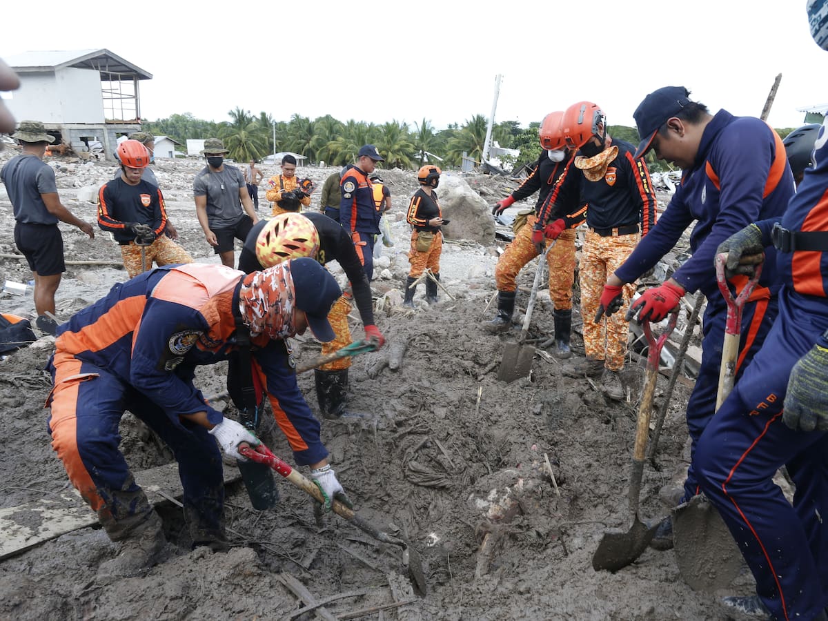 Aumenta a 98 el saldo de víctimas de tormenta en Filipinas