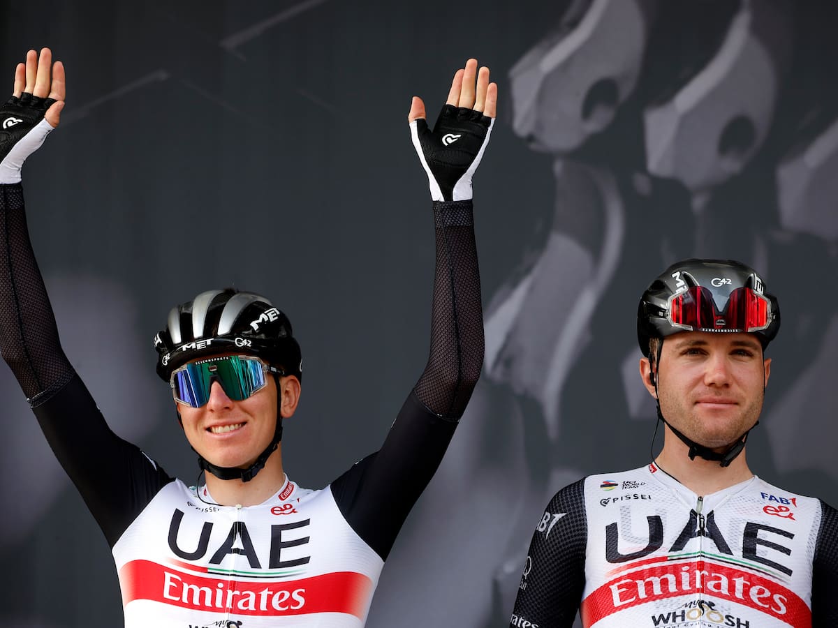 Pogacar enciende las alarmas tras abandonar la Lieja-Bastoña-Lieja por una caída