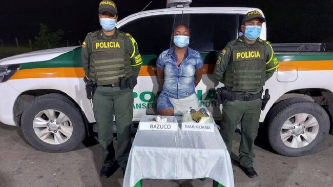 La detención se realizó en la vía San Onofre-Cartagena cuando la mujer se desplazaba como parrillera en una motocicleta