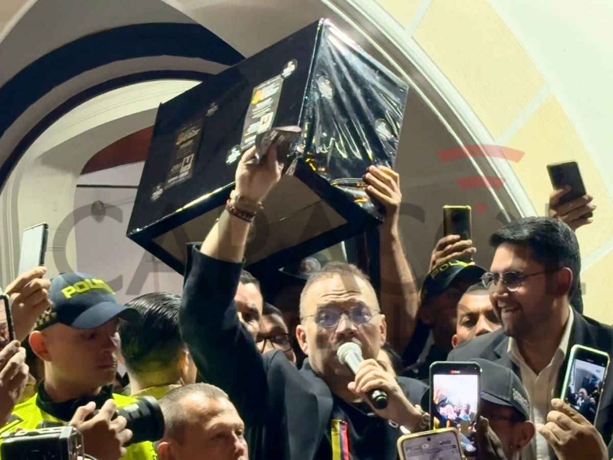 Transparencia por Colombia no descarta posible delito electoral en polémica rifa de Santiago Botero