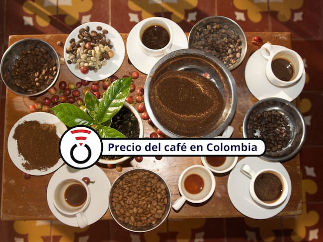 De fondo: Imagen de referencia de los frutos, granos y tazas de café (Crédito: Getty Images)