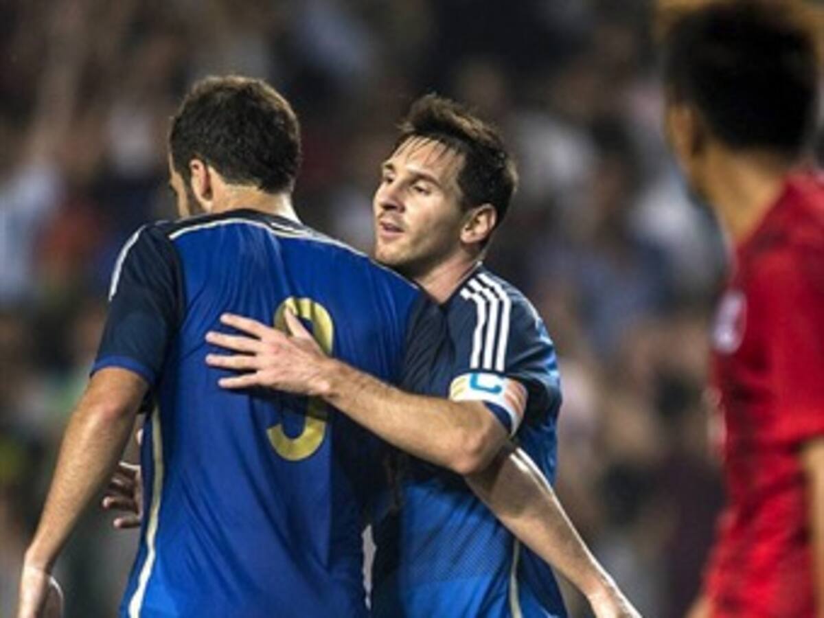 Messi, Higuaín, Gaitán y Banega se repartieron los siete a Hong Kong