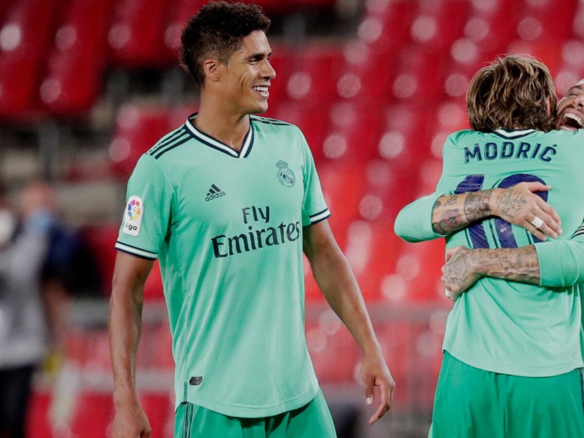 Real Madrid ganó en Granada y quedó a un triunfo de consagrarse campeón