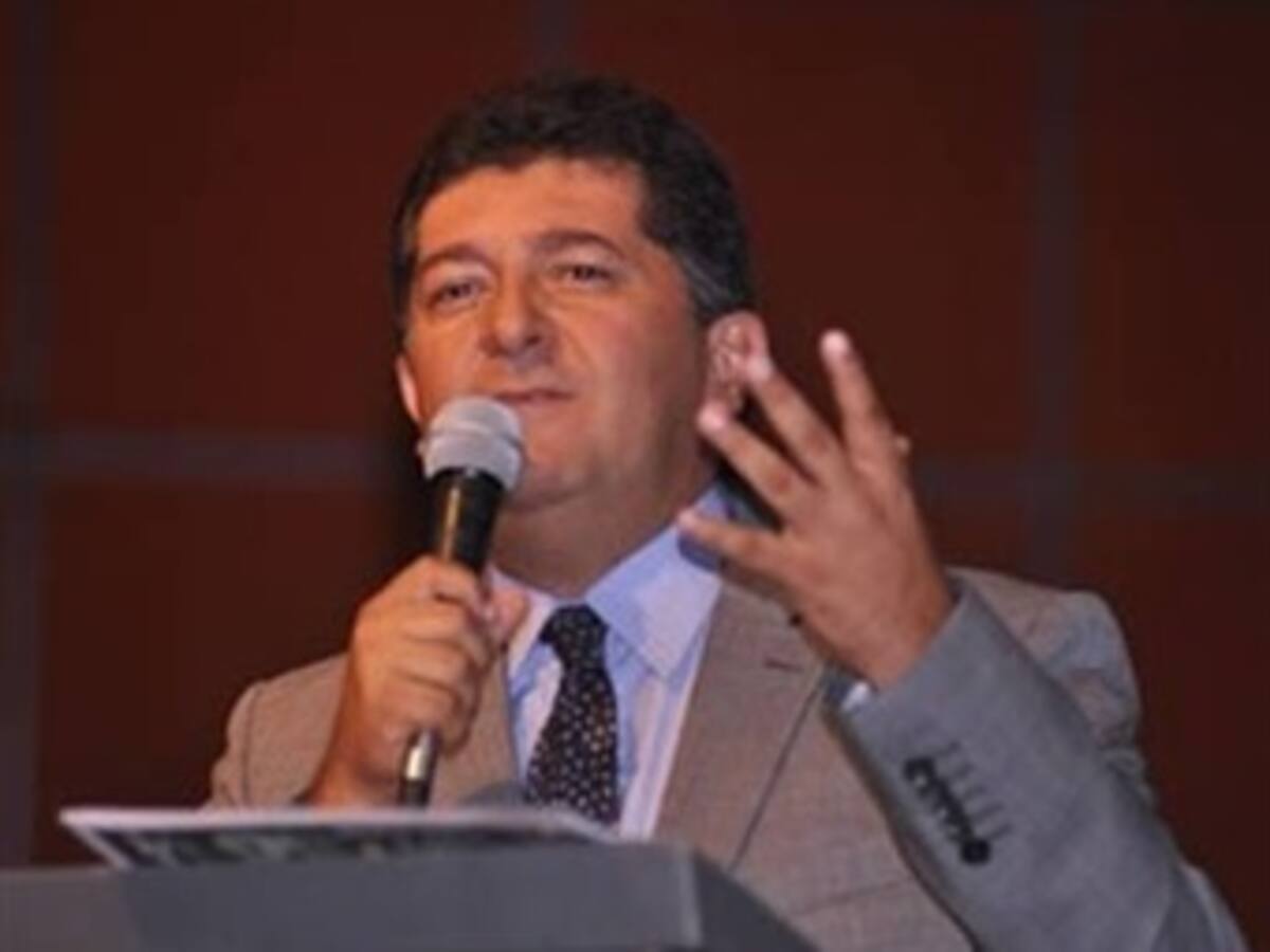 Piden investigar al Alcalde de Ibagué por viajar al exterior a un partido de fútbol