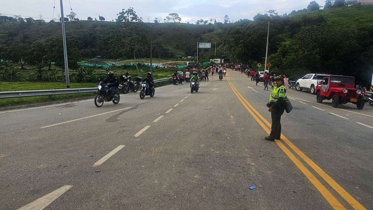 Termina el paro minero en el Nordeste de Antioquia: la maquinaria amarilla no se quemará