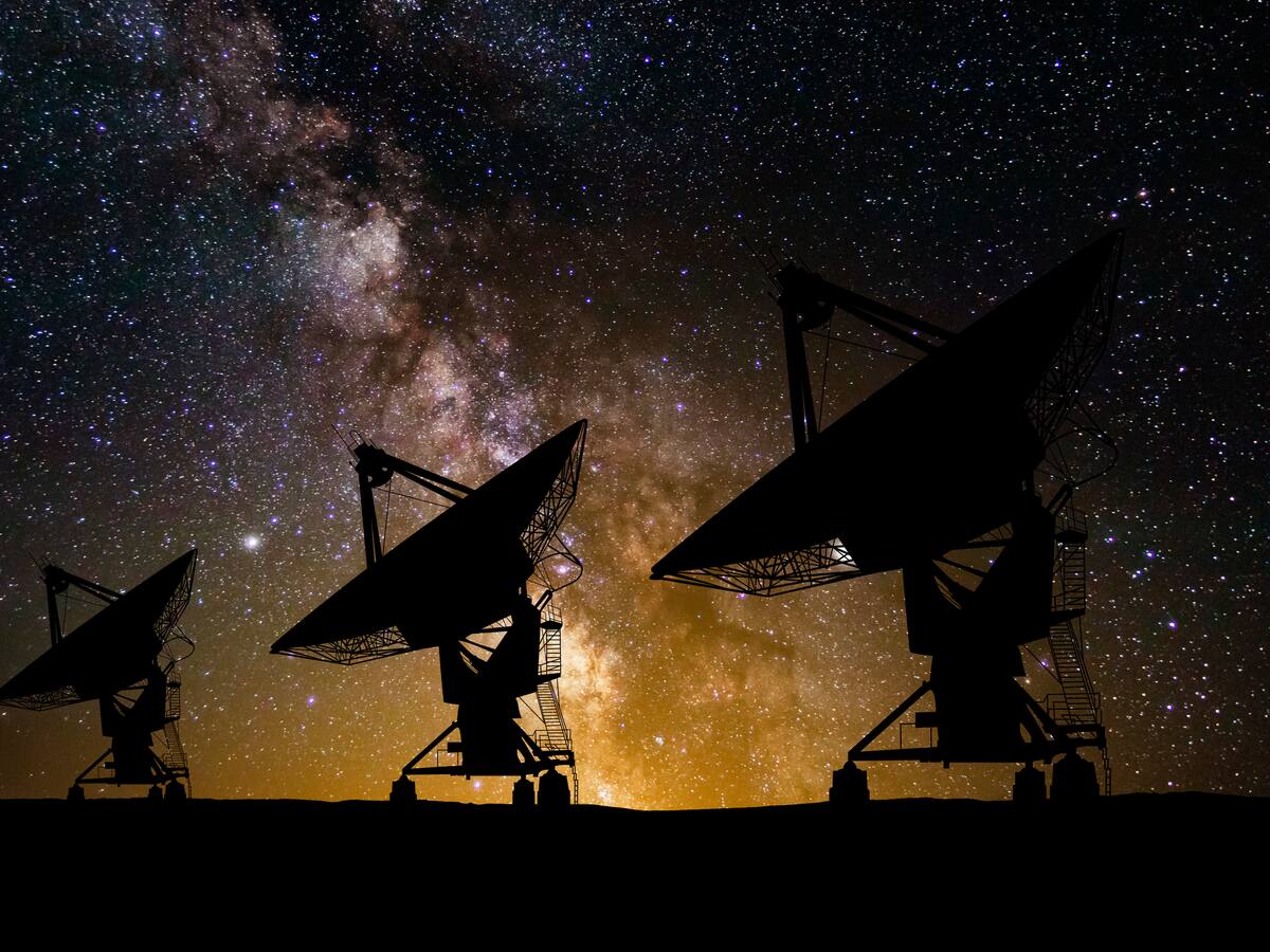 Señal de radio podría provenir de un sistema binario lejano