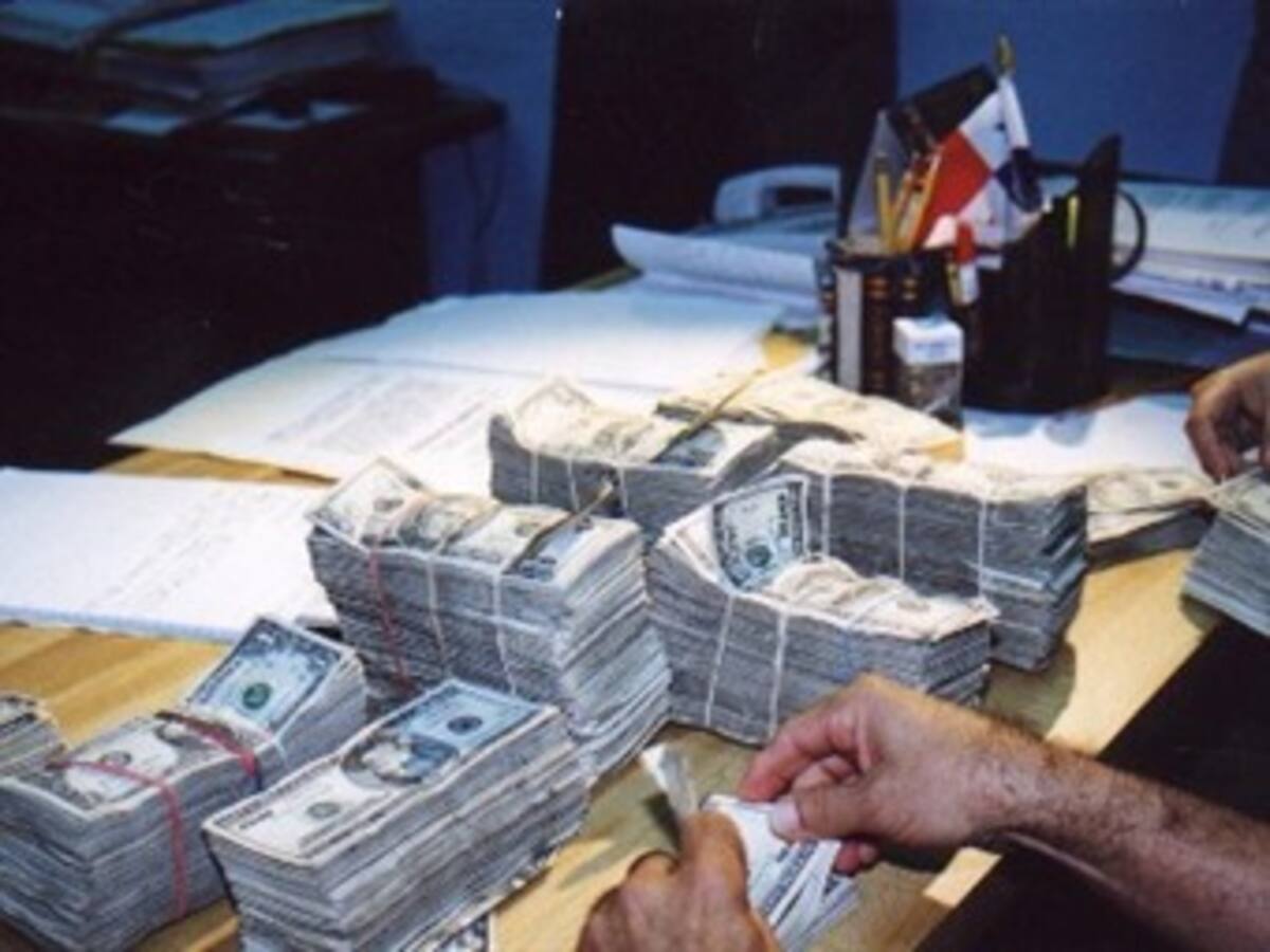 Son 25 los grupos que manejan toda la contratación en Bogotá: Contralor