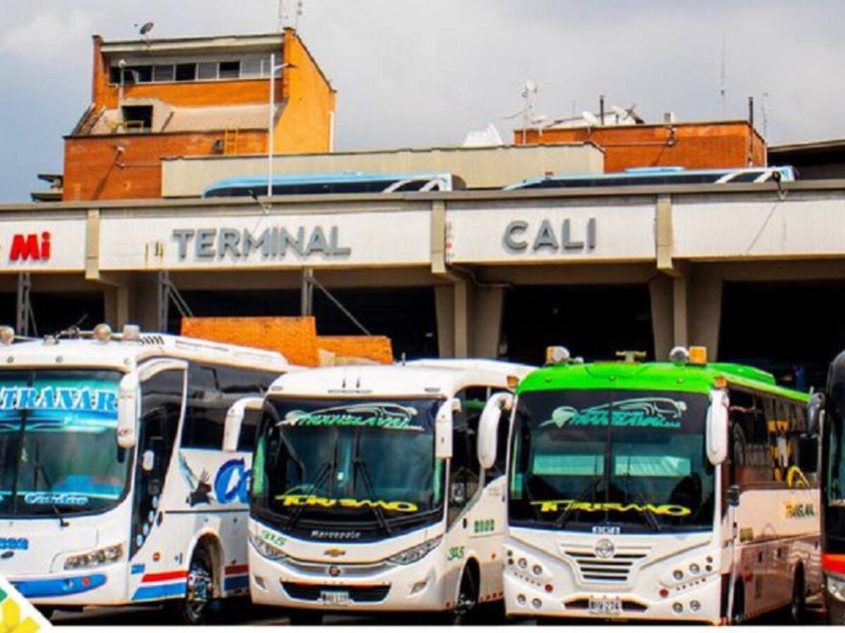 Bloqueo en La Línea afecta movilidad de pasajeros desde Cali
