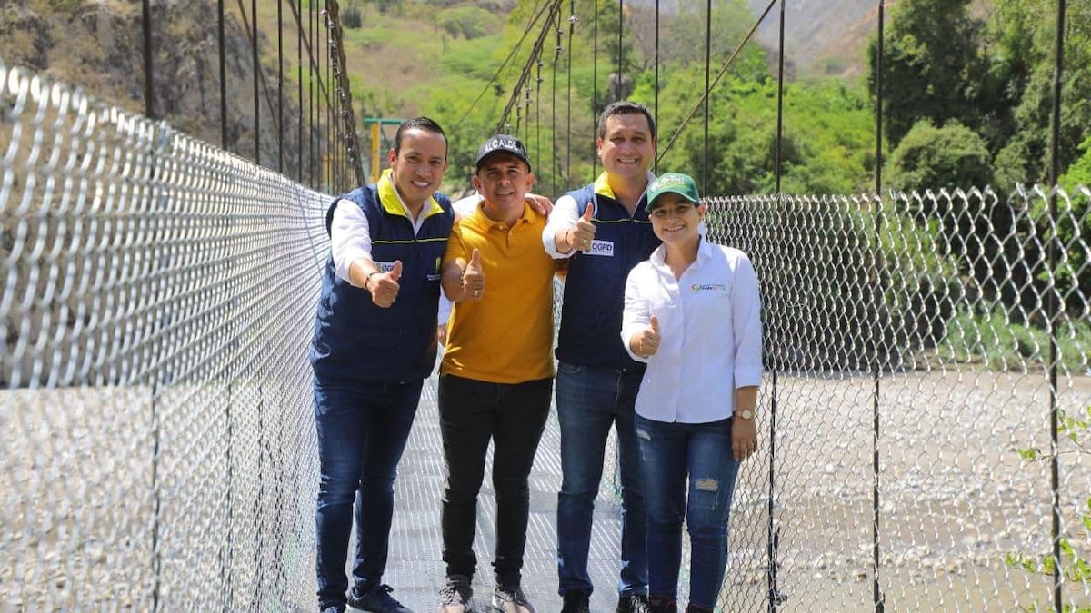 El puente que colapsó a menos de dos meses de haberse inaugurado