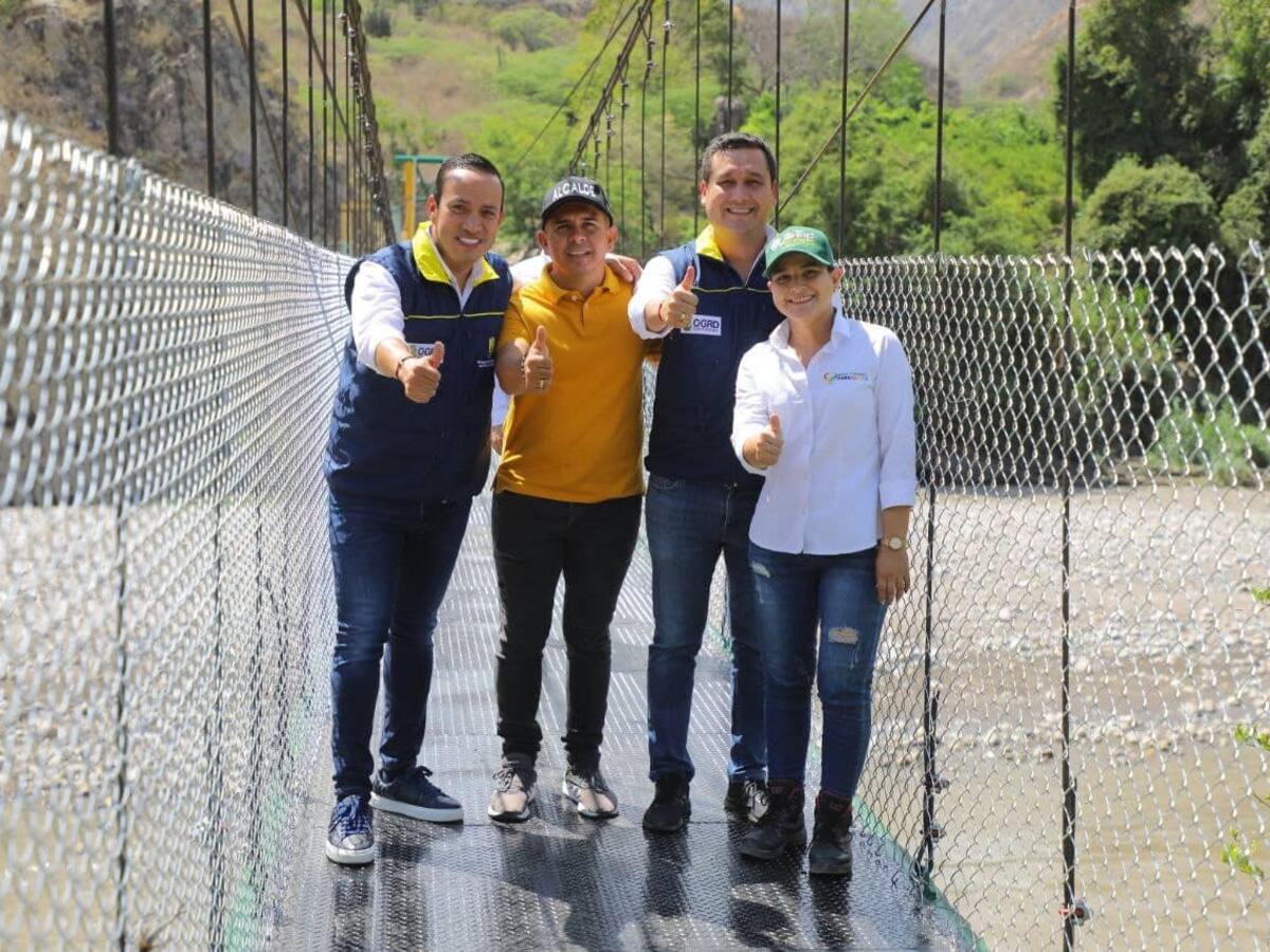 El puente que colapsó a menos de dos meses de haberse inaugurado