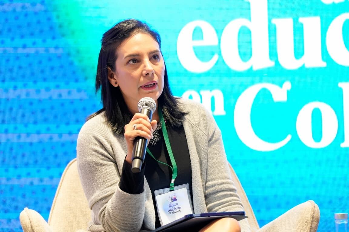 Lucía Solano destacó la urgencia de articular universidades y sector privado para impulsar la innovación regional. | Foto: Caracol Radio