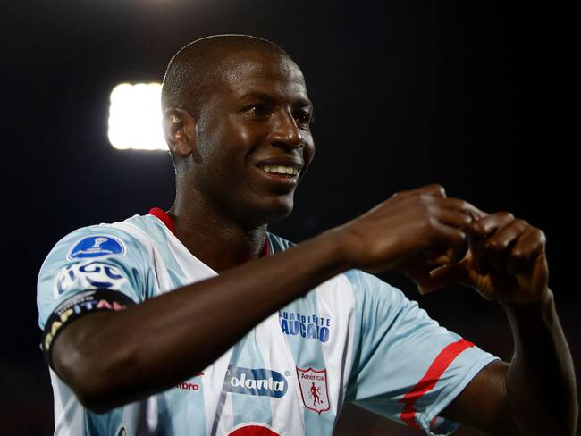 America de Cali&#039;s Adrian Ramos celebrates after scoring against Independiente Medellin during the Sudamericana Cup first round all-Colombian football match at the Atanasio Girardot Stadium in Medellin, Colombia, on March 9, 2022. (Photo by Daniel MUNOZ / AFP) (Photo by DANIEL MUNOZ/AFP via Getty Images)