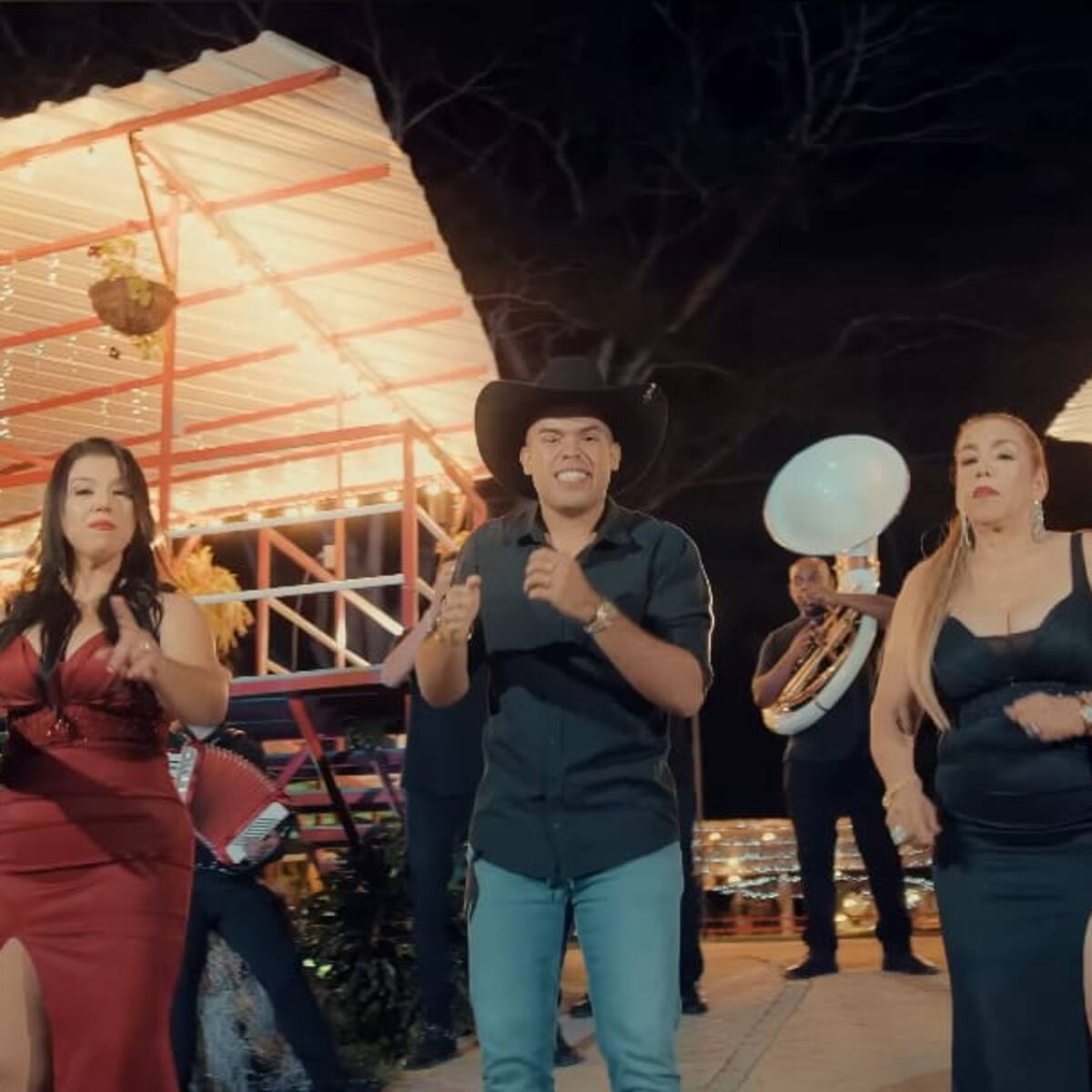 Las hermanitas Calle y Kevin Montoya presentan Gaviota traidora