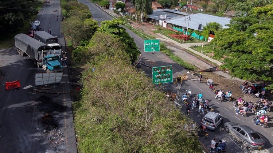 “No hay trabajo y me dediqué a las ventas ambulantes, ha sido imposible conseguir en trabajo. Queremos un mejor futuro para nosotros”: Jorge*. Foto: Getty Images / LUIS ROBAYO