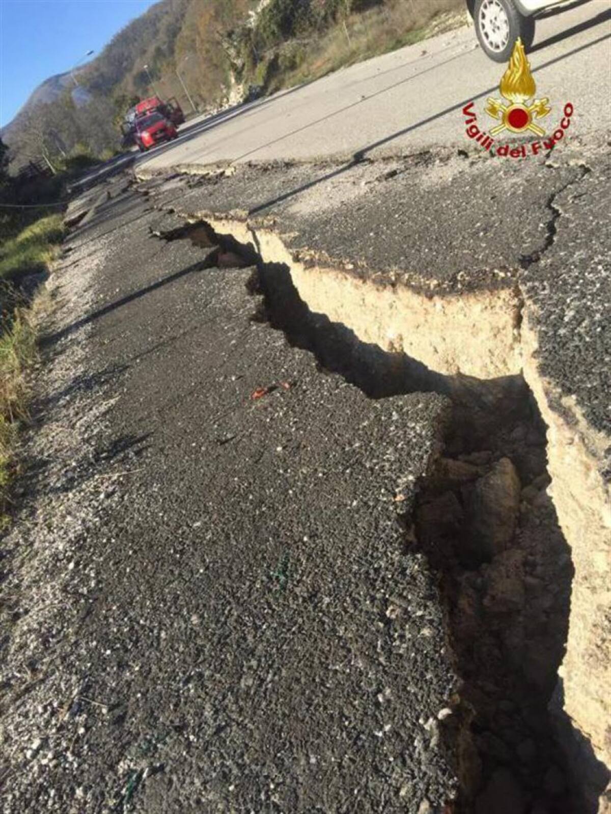 Terremoto en Italia deja en ruinas iglesias y construcciones históricas.