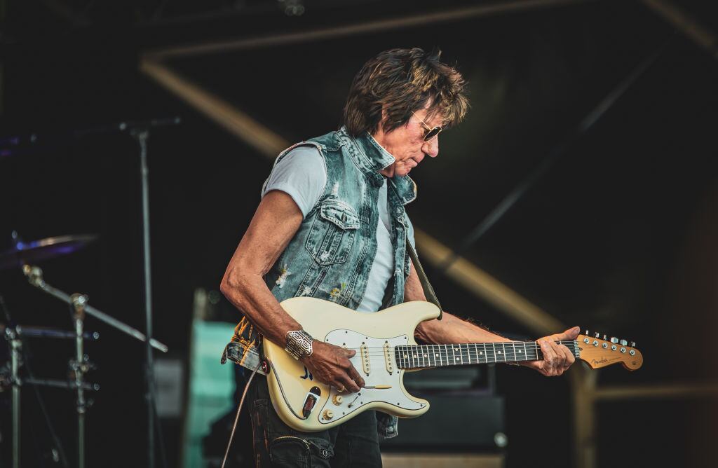 Jeff Beck durante un festival en Kaisaniemen Puisto en junio de 2022 (Photo by Venla Shalin/Redferns)