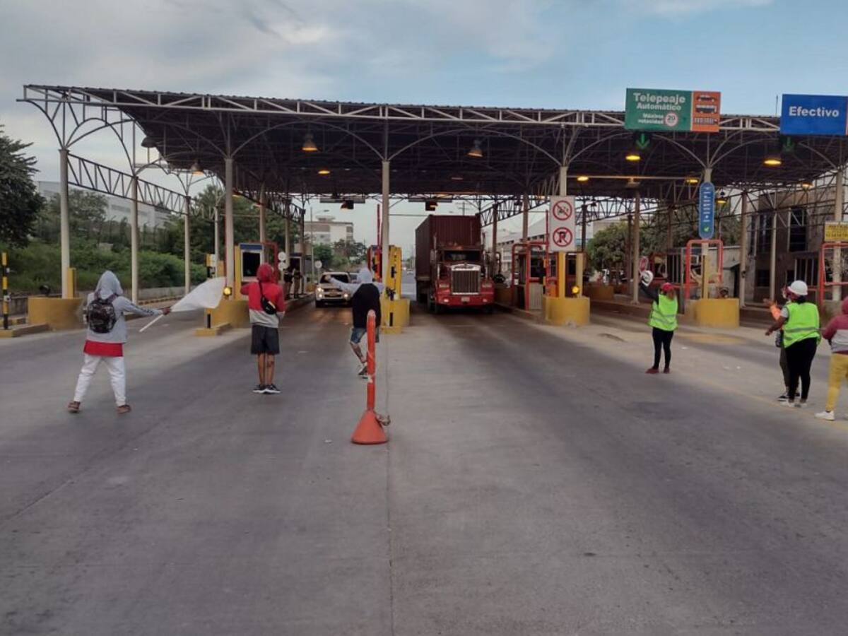 Transportadores piden retomar diálogos ante desmanes en peaje La Heroica