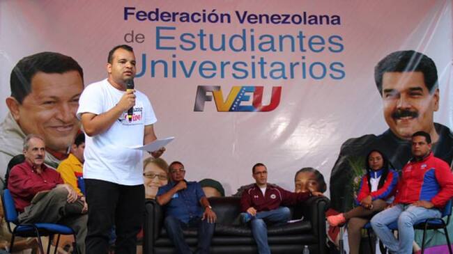 Los estudiantes universitarios piden la libertad de sus compañeros presos.