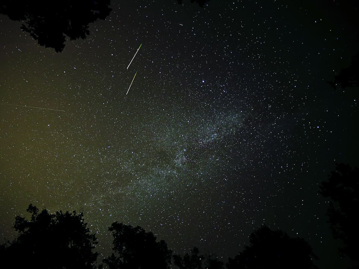 ¿Cómo ver la Lluvia de Úrsidas 2025? Calendario astronómico completo para ver estrellas en Navidad