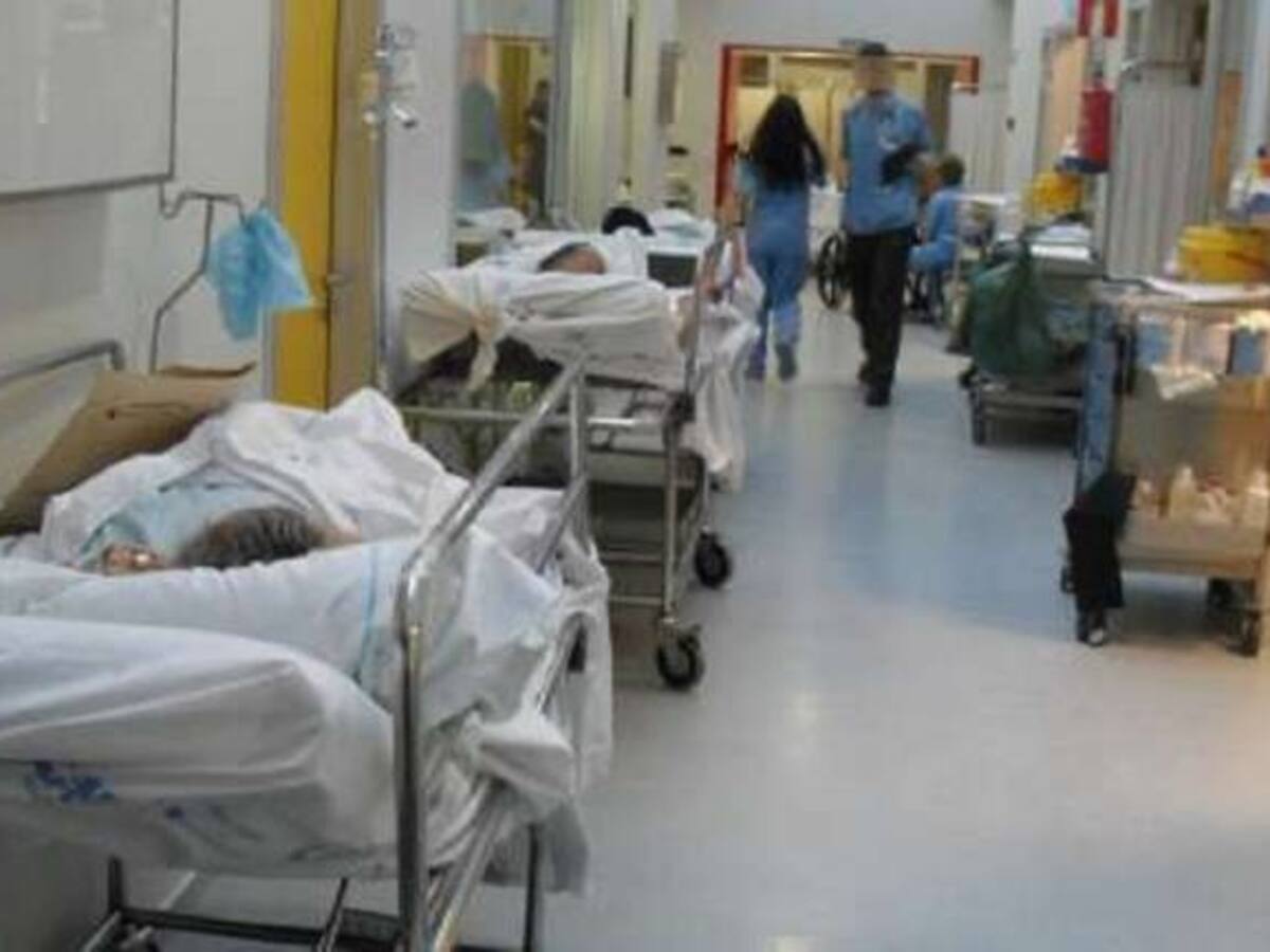 En Cali muere mujer en taxi esperando atención médica