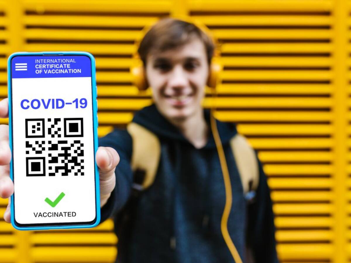 Colombia y Ecuador homologan carné de vacunación contra la COVID-19