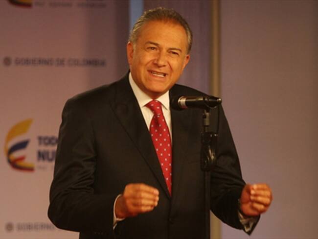 General Óscar Naranjo celebró en Cartagena acuerdo de desminado