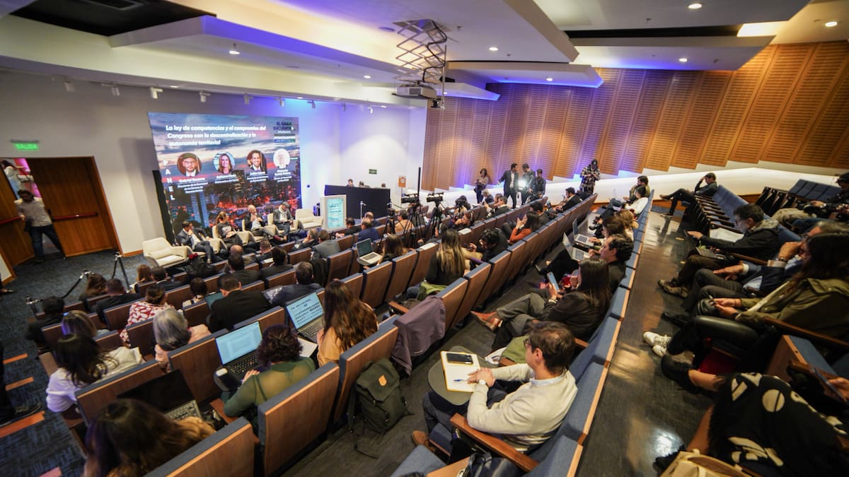 Descentralización en Colombia: expertos y líderes regionales llaman a un modelo justo y eficiente