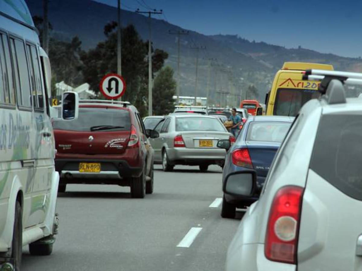 Desde este jueves y por tres días se generan cierres totales en la vía hacia el alto de La Línea