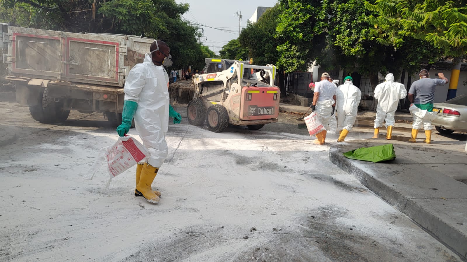 Suspenden empresa avícola que ocasionó emergencia ambiental en vía del barrio 20 de Julio