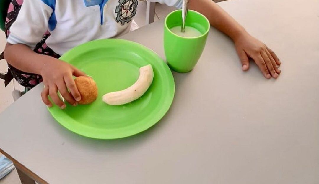 Ración de alimento cuestionado por padres de familia