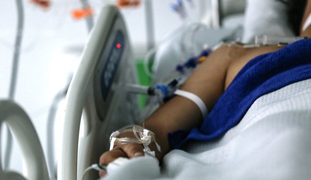 Drama de un padre de familia cartagenero con sus hijos en UCI por dengue