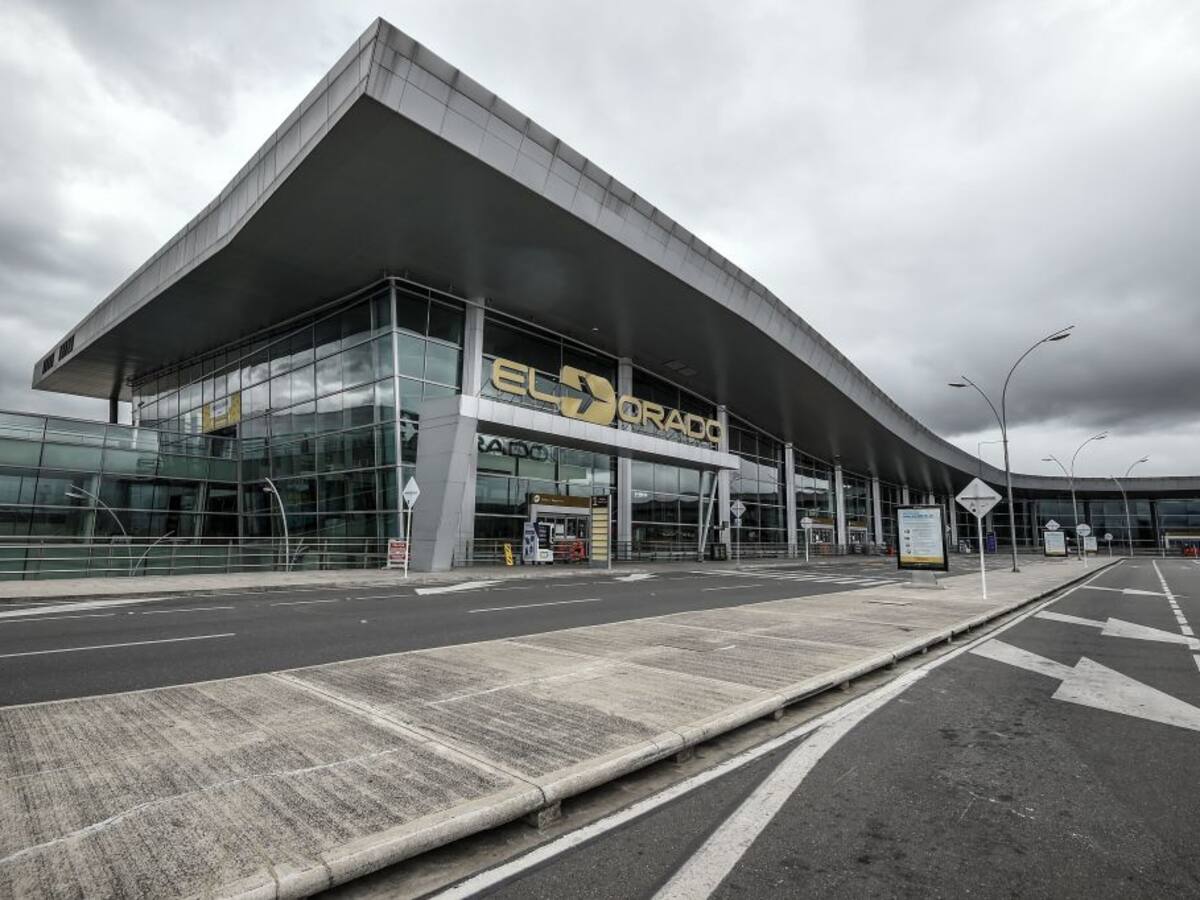 DJ caleña en estado de embriaguez confundió su aerolínea y golpeó a empleada de otra